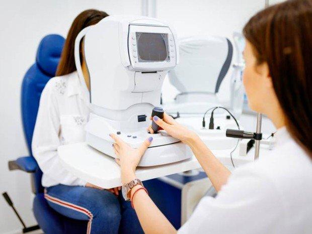 Białe urządzenie do badania wzroku